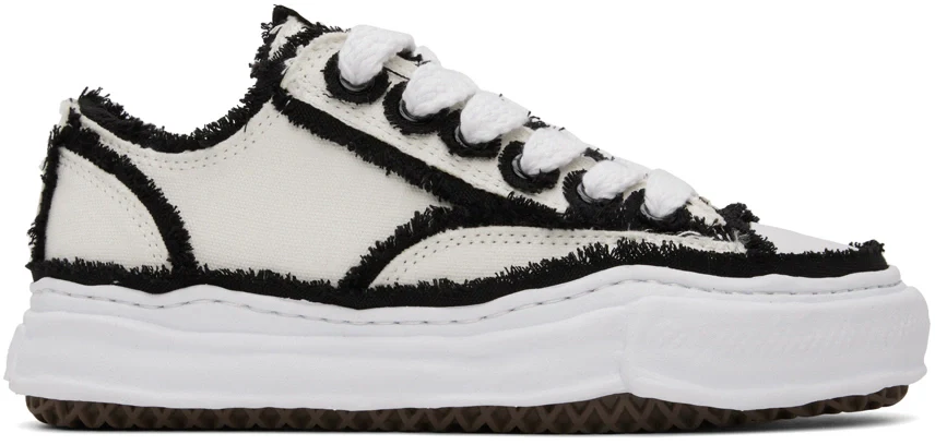 Maison Mihara Yasuhiro White Peterson | מייסון מיהרה יאסוהירו